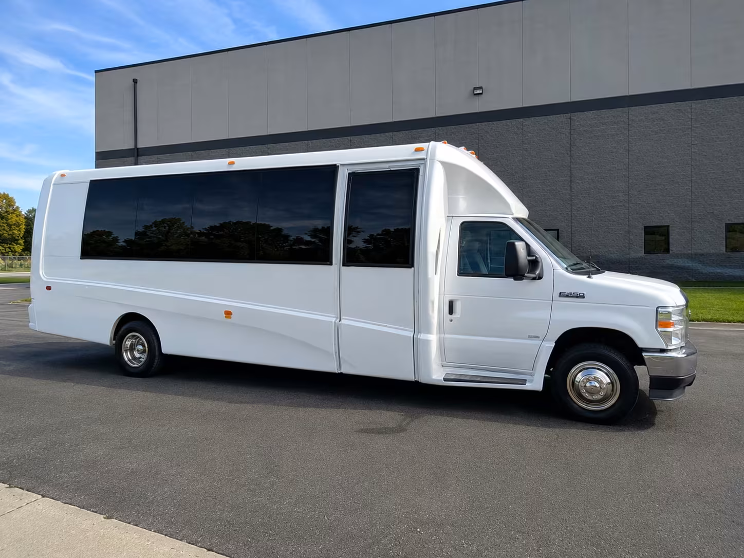 quincy 18 passenger minibus rental